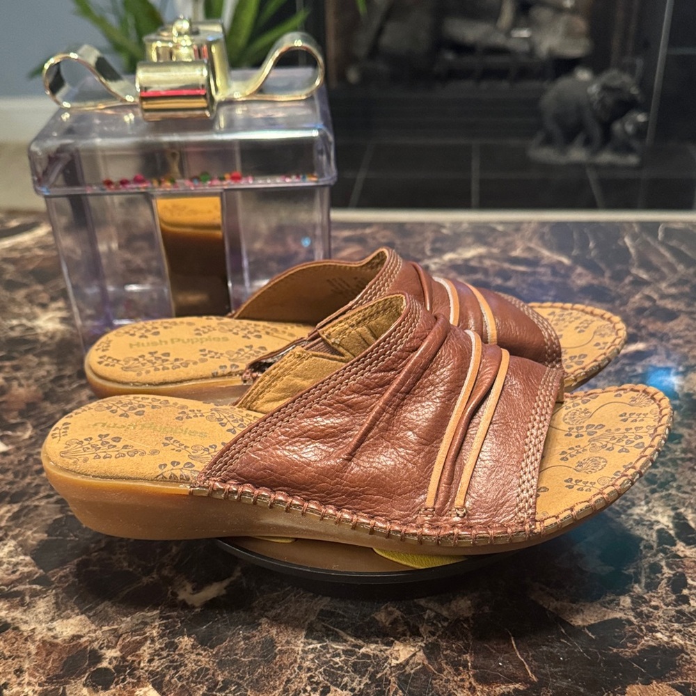 “SOLD” Hush Puppies Laze Slides in Brown Leather - Women’s Size 8.5M